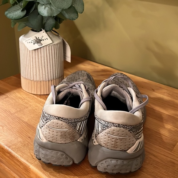 Brooks Mens Adrenaline GTS 19- Size 9.5 - Picture 4 of 9